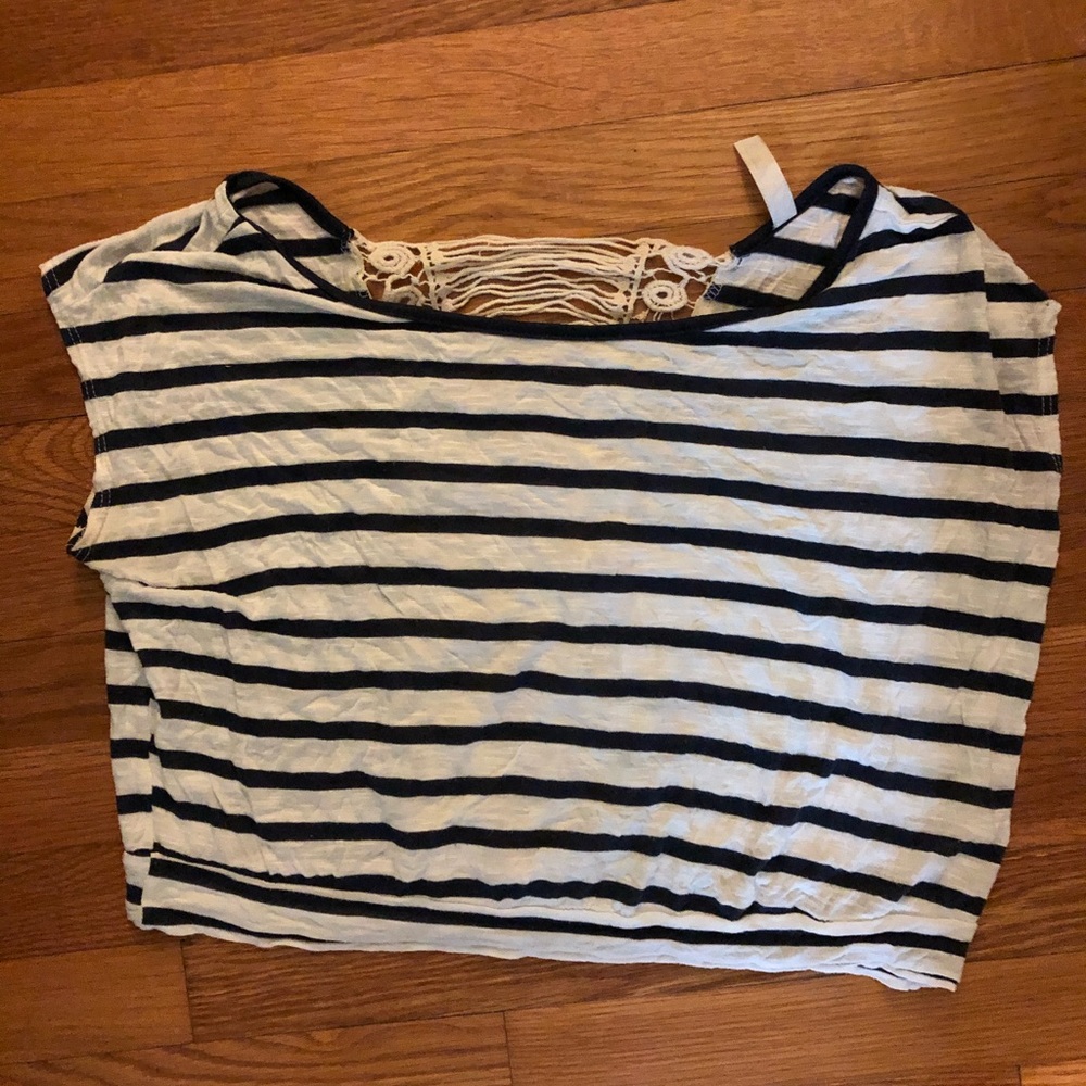 Bella D crop top